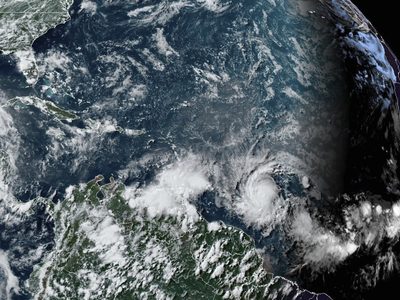 Beryl ya es huracán categoría 4 y continúa su trayectoria hacia México