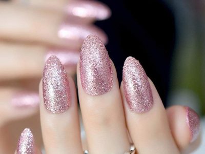 Nail Art: "Uñas gold", la manicura que promete ser un clásico en verano, rejuvenece las manos y combina con todo