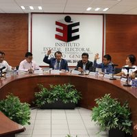 Empleados del IEEPCO cumplen más de 24 horas retenidos; Lexie exige registro