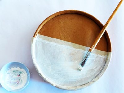 Con tapas de dulce de leche y un poco de retazos de hilos, hacé este hermoso regalo para el Día de la Madre