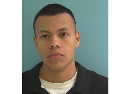 Detienen en Tijuana a hombre acusado en EU de matar a una mujer mayor y a sus dos perritos