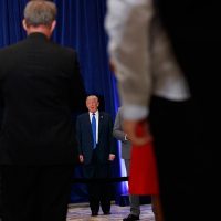 Tras años de polémica Trump se desdice: 'Obama nació en Estados Unidos. Punto”