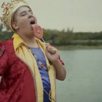 Fuerte repudio contra "El Chapu" Martínez por jugar con la comida y usar a su hijo