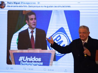 AMLO a Córdova por participación en plenaria del PAN: debería ser imparcial y cuidar las formas