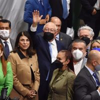 Ken Salazar respalda iniciativa de reforma energética de AMLO