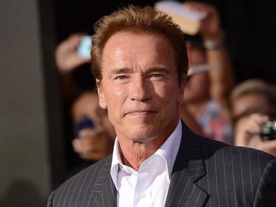 Así es como Arnold Schwarzenegger se ejercita en cuarentena en compañía de su tierno burro