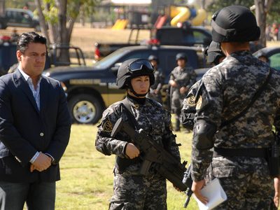 Policías de Jalisco paran labores; exigen pago atrasado de compensación