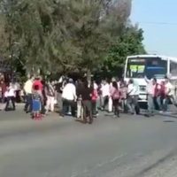Transportistas de Oaxaca realizan 15 bloqueos durante cinco horas