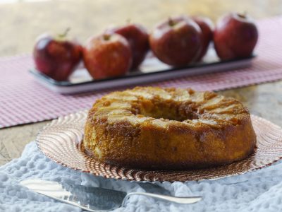 Torta de manzana en tiempo récord: mientras ponés la pava prepará este postre rico y extra esponjoso