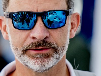 Pasada de copas: reveló su plan ante la prensa y tiembla el rey Felipe