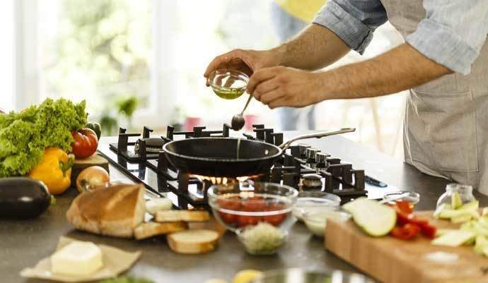 Cocinar con aceite de oliva. Fuente: (Twitter)