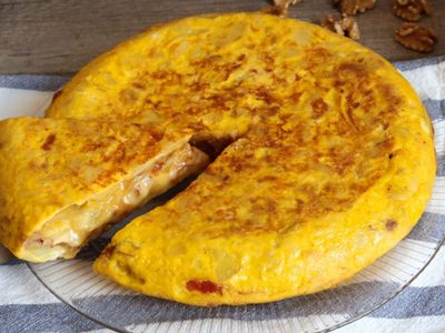Tortilla de papas rellena: si no sabés qué cocinar, hacé esta receta original de un clásico que todos aman