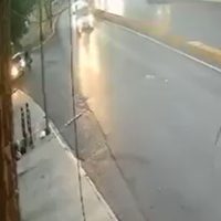 Captan el intento de secuestro de una mujer en Monterrey (Video)