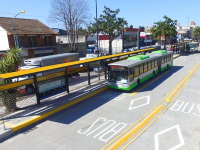 Desde la ACIPAN criticaron al Metrobús de Neuquén Capital