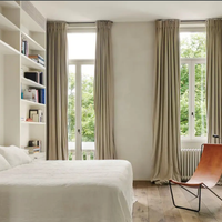 Vas a dejar de sufrir con ventanas pequeñas: tips de decoración para que tu living o dormitorio se vean más grandes