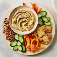 Hummus con pan pita: llevá a otro nivel tu picada del finde con esta receta libanesa que es todo lo que está bien