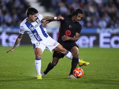 El Barcelona vence 1-0 al Leganés con un autogol y mantiene su liderato en La Liga
