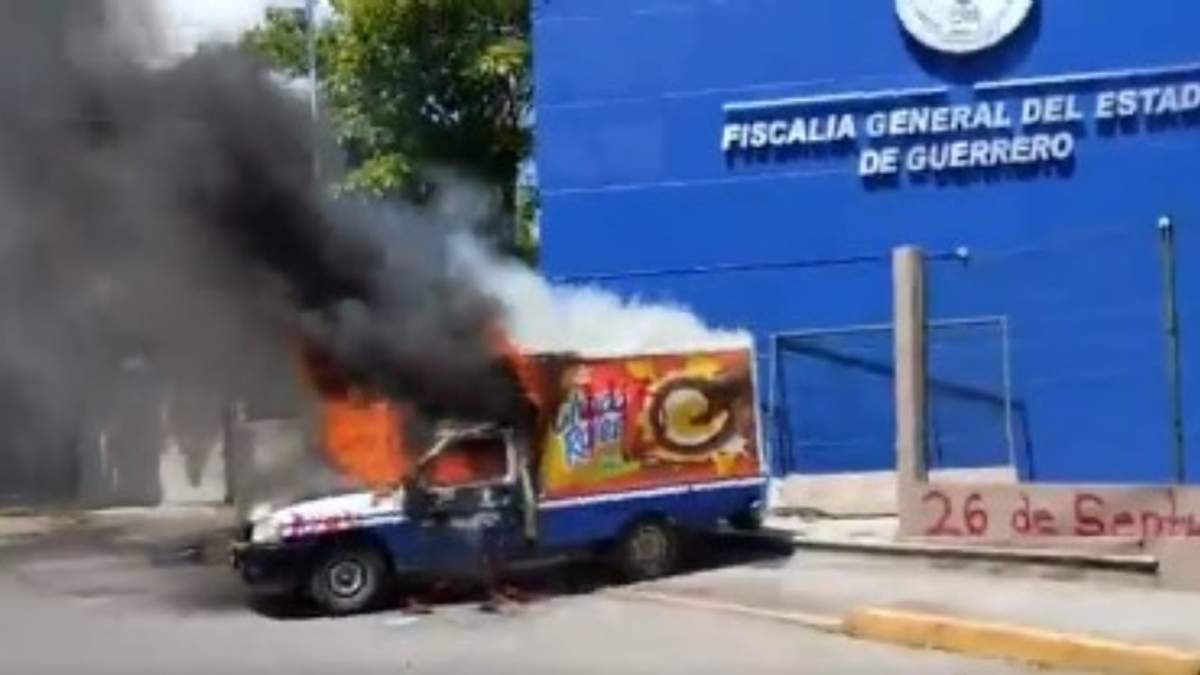 Protesta violenta contra instalaciones de la Fiscalía General de Justicia de Guerrero
