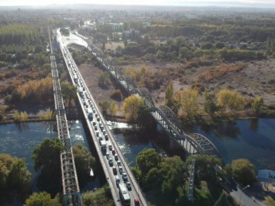 Así seguirá la circulación en los puentes carreteros que unen Neuquén con Río Negro
