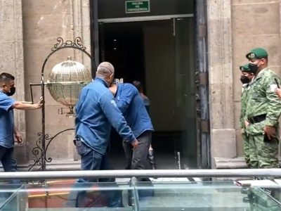 Con tamales, AMLO invitó a empresarios a comprar boletos para la rifa del 15 de septiembre