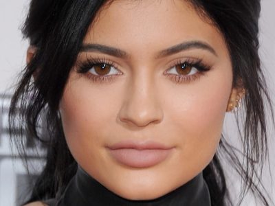 ¡Hasta en...! Kylie Jenner sorprendió con una selfie rodeada de lujos