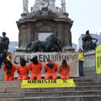 Con protesta en el Ángel de la Independencia, exigen a Biden cerrar Guantánamo