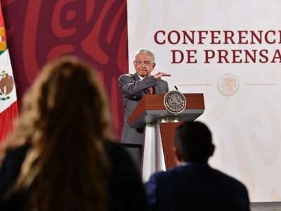 "Voy a seguir pidiendo que den a conocer cuánto ganan estos golpeadores", dice AMLO de periodistas