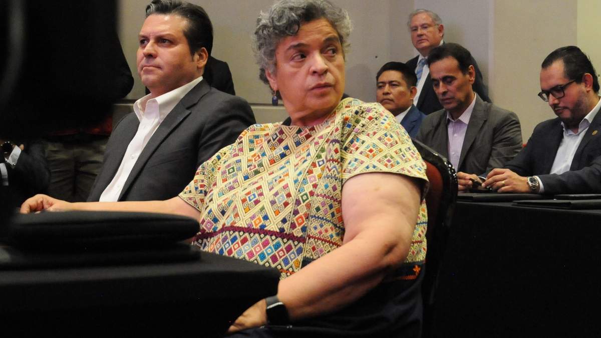 Beatriz Paredes en la plenaria de diputados y senadores del PRI