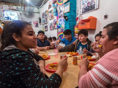 ¡Para combatir el hambre! Movimientos sociales reclaman media tonelada de alimentos