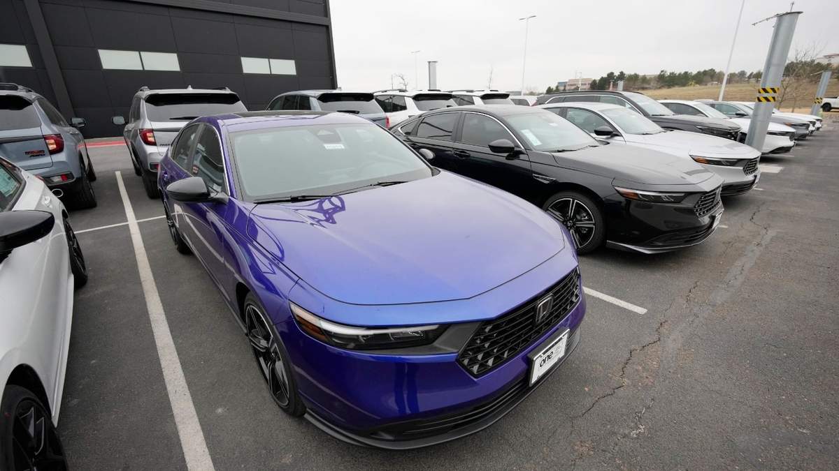 Sedanes Accord 2024 en una agencia Honda