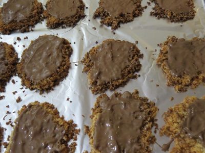 Galletitas fit de chocolate, nueces y banana: así de fáciles las podés preparar en la sartén y sin azúcar