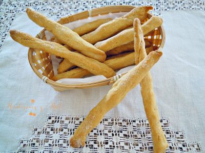 Grisines de garbanzos veganos y con pocos ingredientes, ideales para el mate