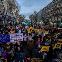 Marchan en España por el 8M en medio de esta doble polémica