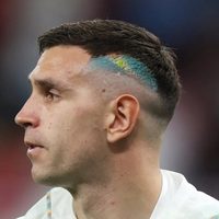 A festejar: cómo hacerse en casa el look del Dibu Martínez en el pelo