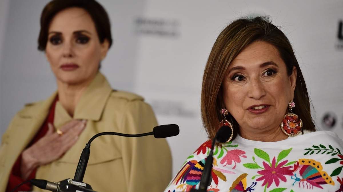 Lilly Téllez y Xóchitl Gálvez, en imagen de octubre de 2022 en el Senado