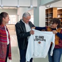 AMLO visita Iztapalapa junto a Brugada y Sheinbaum; presume servicios gratuitos de centro cultural
