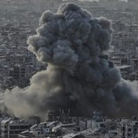 Aviones israelíes atacan Beirut por tercera vez desde que comenzó el alto el fuego