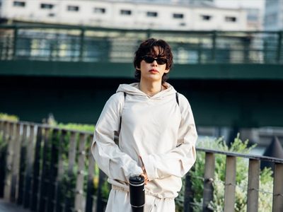 Del día a la noche con autenticidad: el estilo japonés que conquista la moda global