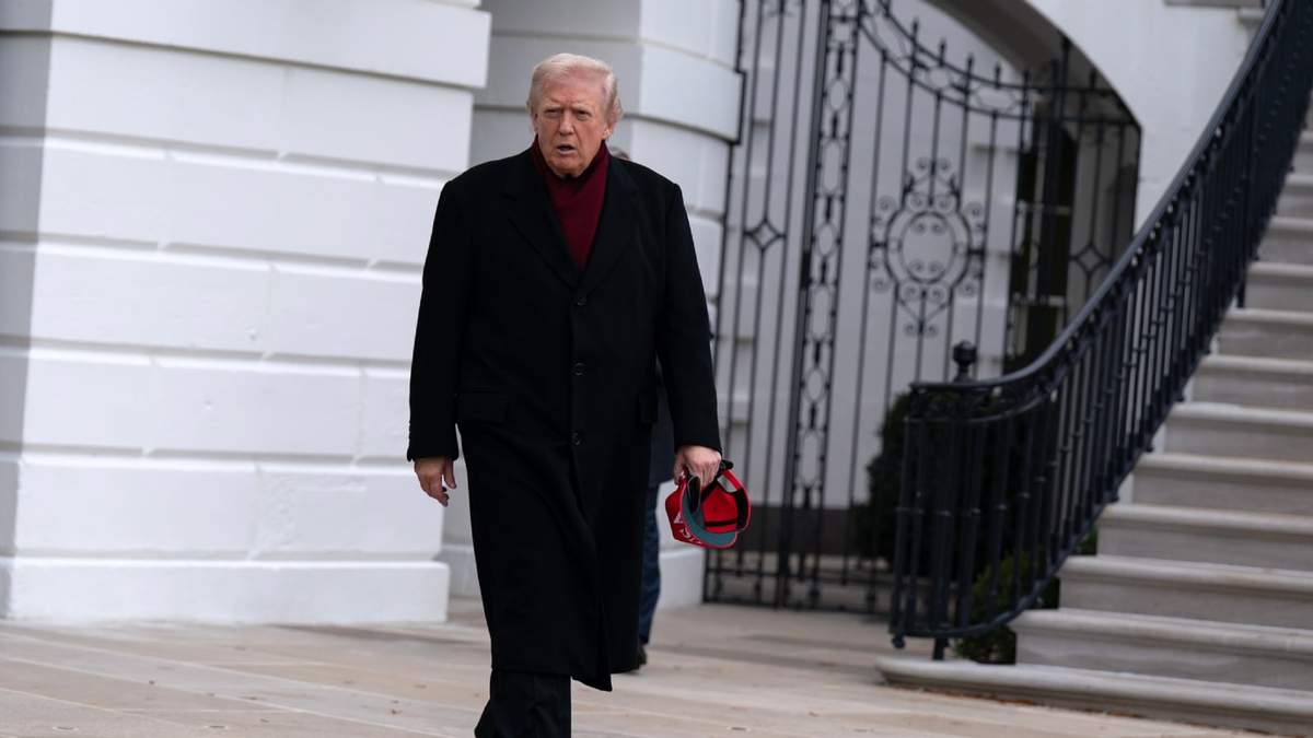 El presidente Donald Trump en el jardín sur de la Casa Blanca, el sábado 22 de noviembre de 2025, en Washington