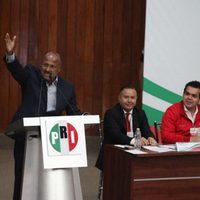 Desde un lejano tercer lugar, René Juárez insiste que la organización del PRI les dará la victoria