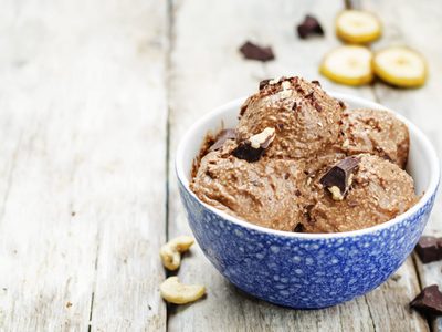 Si sos fan de lo dulce, pero no querés comer azúcar: este helado de chocolate es para vos, incluye un ingrediente secreto