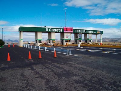 Detienen a 25 productores de frijol que tomaron caseta de peaje en Chihuahua