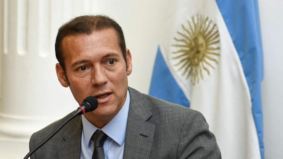 Omar Gutiérrez prometió en julio la entrega de fondos para el barrio Intercultural. Fuente: (Neuquén Informa).