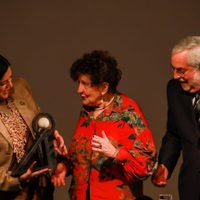 “Desbiologizar la escritura”: Margo Glantz al recibir el Premio Carlos Fuentes