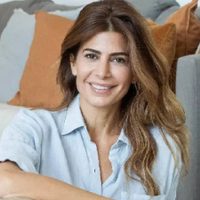 Guardá las camisas del abuelo: el look trendy de Juliana Awada que podés armar con lo que tenés en el placar