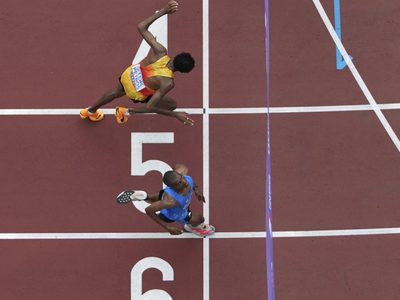 Ganador del Maratón del Mundial de Atletismo se decide en un sprint y un final de foto (Video)
