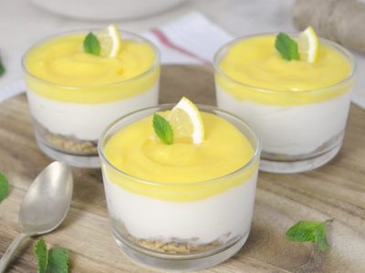 Postre de limón en vasitos: una opción ideal si tenés una juntada improvisada con amigos