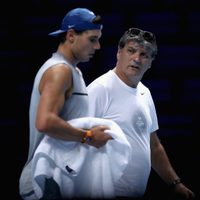 El tío de Rafael Nadal apuntó contra Novak Djokovic y puso en duda sus lesiones