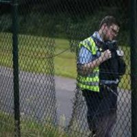 Activistas climáticos se pegan a pista de rodaje en aeropuerto de Colonia-Bonn, que para los vuelos