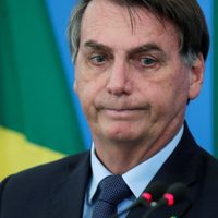 Bolsonaro tuvo que comer pizza en la calle por no estar vacunado: así lo dispone Nueva York